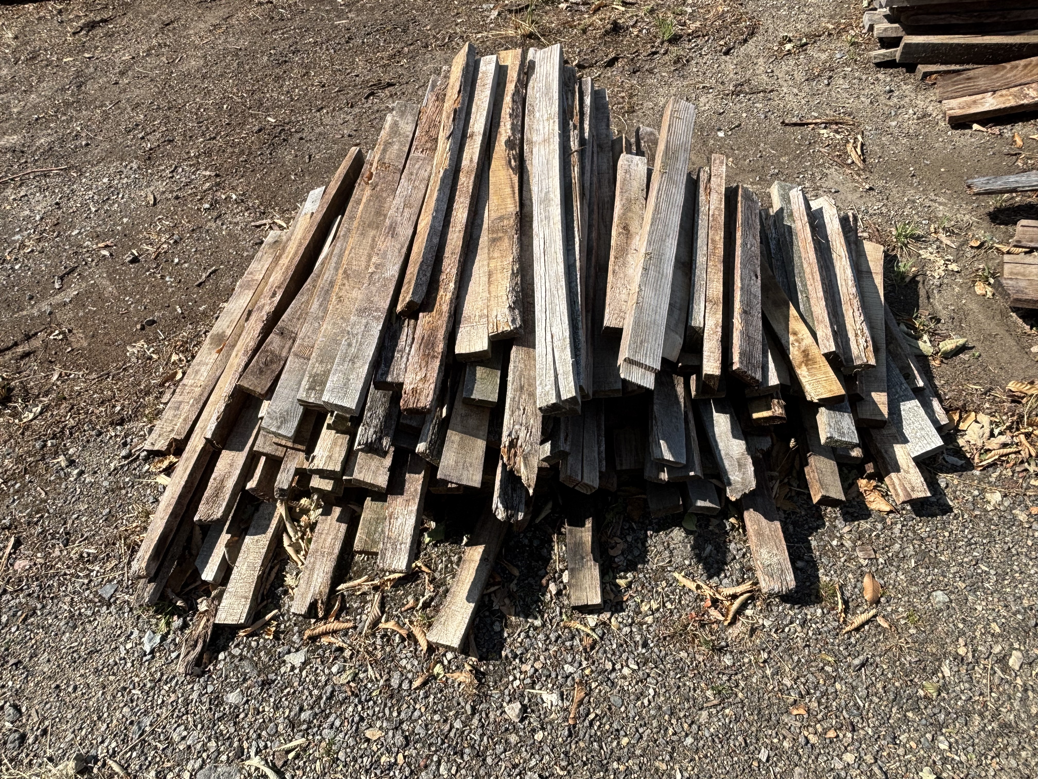 Planches qualité bois de chauffage disponibles au dépôt